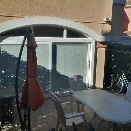 Appt 2 Pieces 27m2 + Terrasse 22m2 Ref 4015 Lejlighed